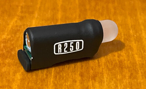 R250 フラッシュオン ブラック 光センサー 自動ON/OFF 超小型テールライト USB充電
